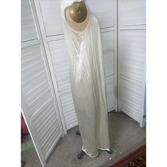 Vintage 2 Piece Vanity Fair Nightgown Peignoir Robe Set Nylon Cream Small - Picture 9 of 11